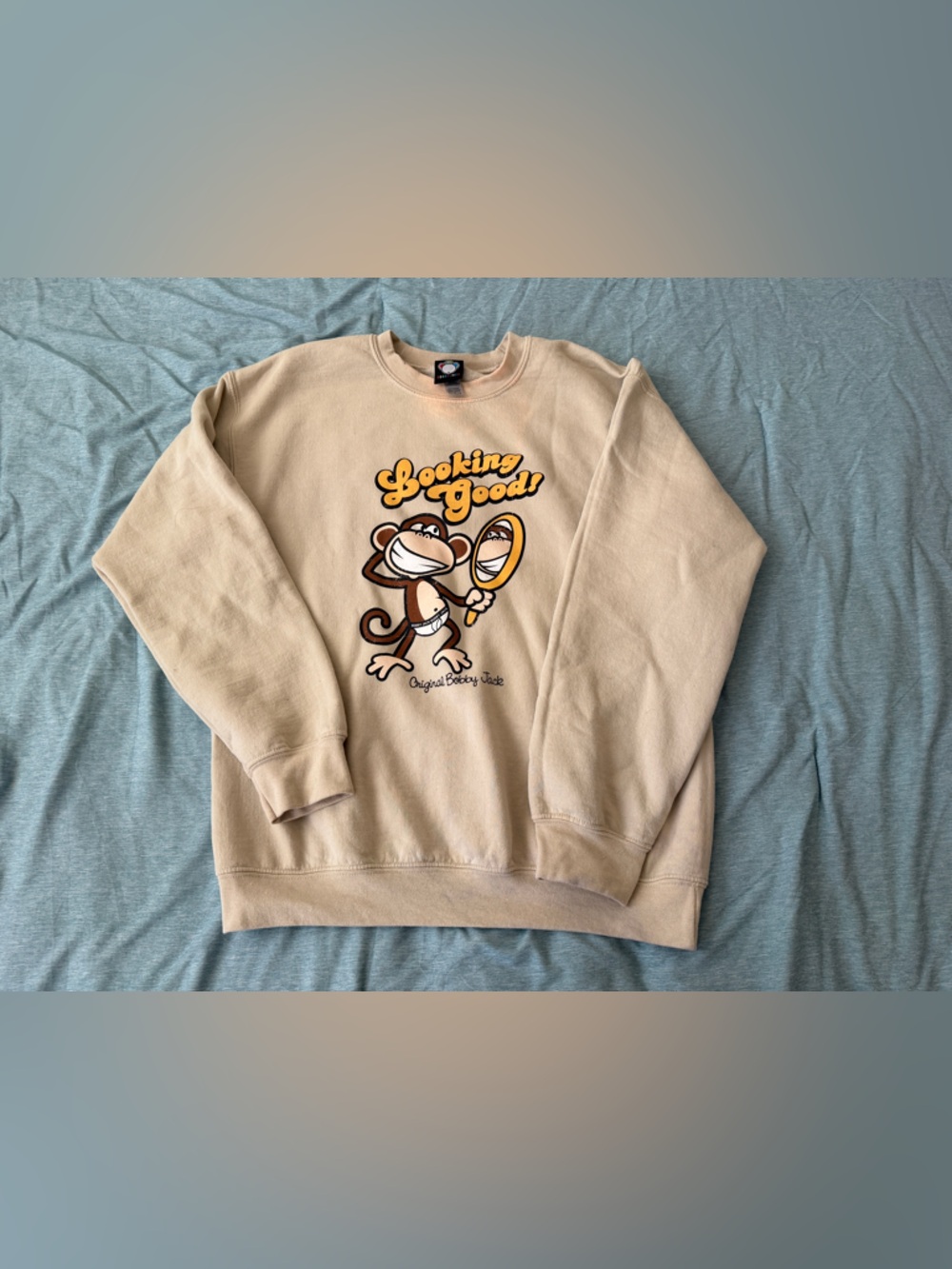 Beige Crewneck Sweatshirt with 'Looking Good' Bobby Jack
